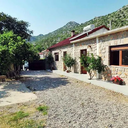 In Starigrad-paklenica 34262 Holiday home *
